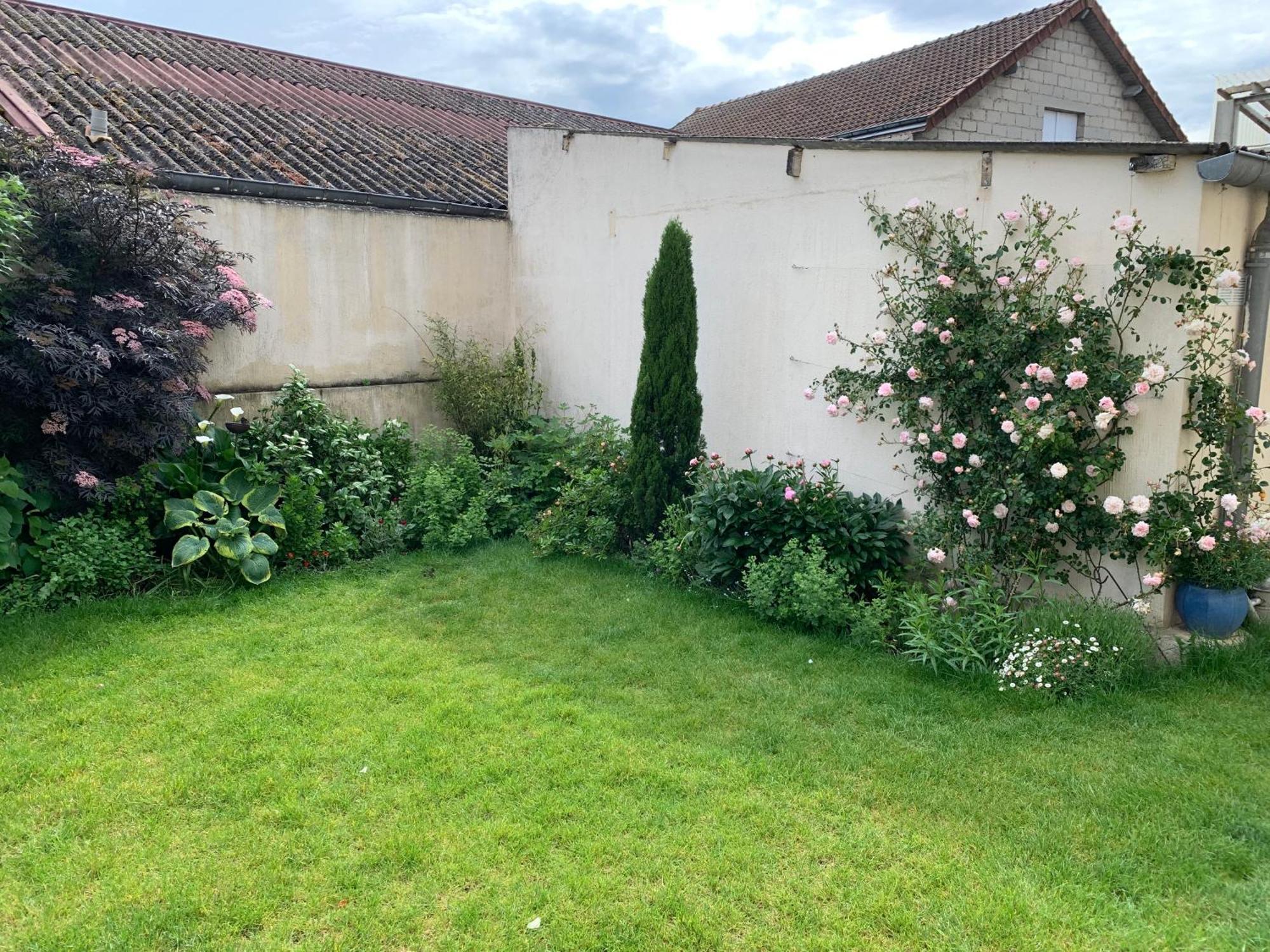 Le Claugi Villa Damery  Exteriör bild